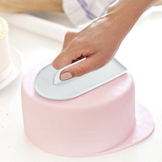 PLASTIC CAKE DECORATING ICING SMOOTHER